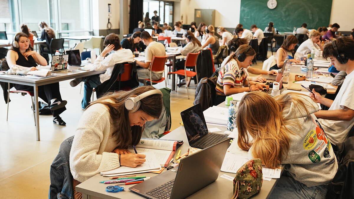 Bijna 20.000 studenten dreigen studiebeurs te verliezen: “Besparing op de kap van de allerzwaksten”