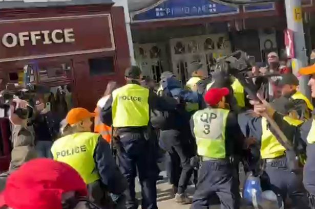 Police trying to contain rival marches in Bristol
