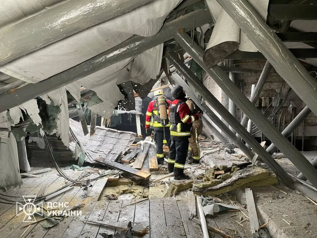 A Russian drone strike in Sumy set the Perinatal Center’s roof on fire. All 166 people, including 11 children, reached shelter safely. Targeting a hospital is a war crime. Europe must boost support for Ukraine and supply more modern air defense to prevent such attacks.