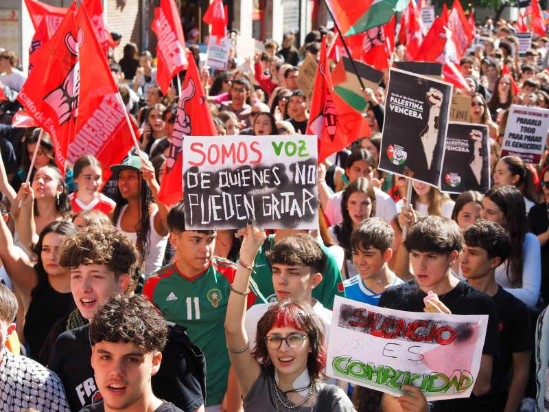 Students leave their classrooms and gather in Madrid to protest in solidarity with Palestine and support the Sumud Global Flotilla, which has been intercepted by the Israeli army. Aaron Heredia/ZUMA Press Wire/dpa