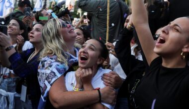 EN DIRECT - Gaza : les 7 premiers otages ont été remis à la Croix-Rouge après 783 jours de captivité, immense joie à Tel-Aviv