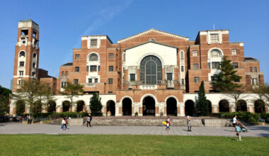 Svenskene faller. Norge holder stø kurs, men ett universitet har gitt opp