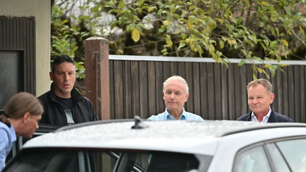 Dan po hišni preiskavi Hojs in Matoz sklicala novinarsko konferenco