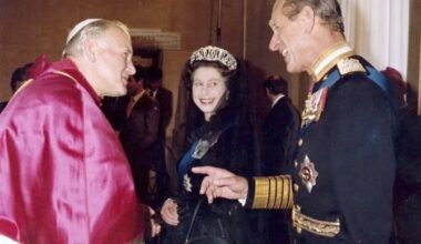 MACAU DAILY TIMES 澳門每日時報1980 Pope welcomes Queen to the Vatican