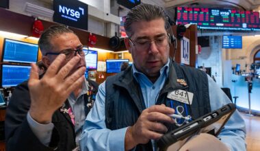 Resilient tape pushes stocks to new highs