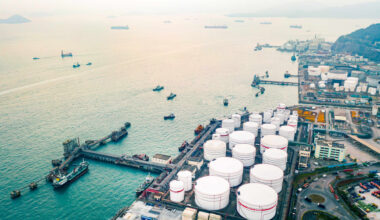 U.S. crude oil falls 4% after Trump-China trade flare-up threatens to slow global growth