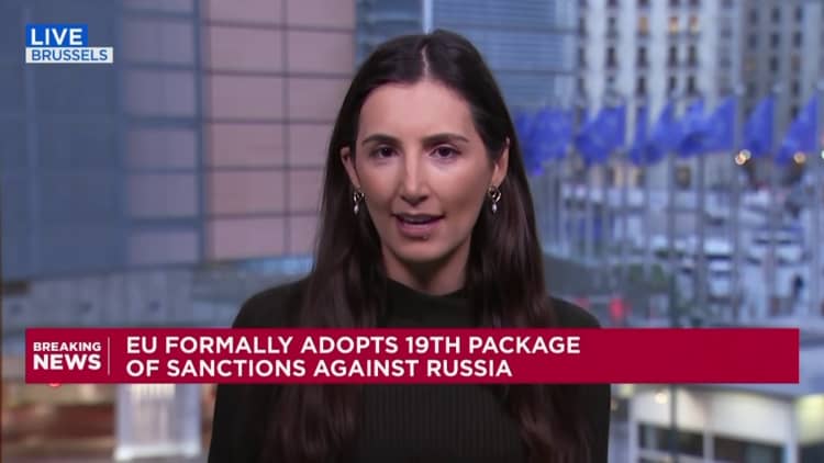 EU formally adopts 19th set of sanctions on Russia