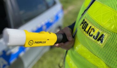 NIETRZEŹWY SPOWODOWAŁ KOLIZJĘ Z RADIOWOZEM - Aktualności