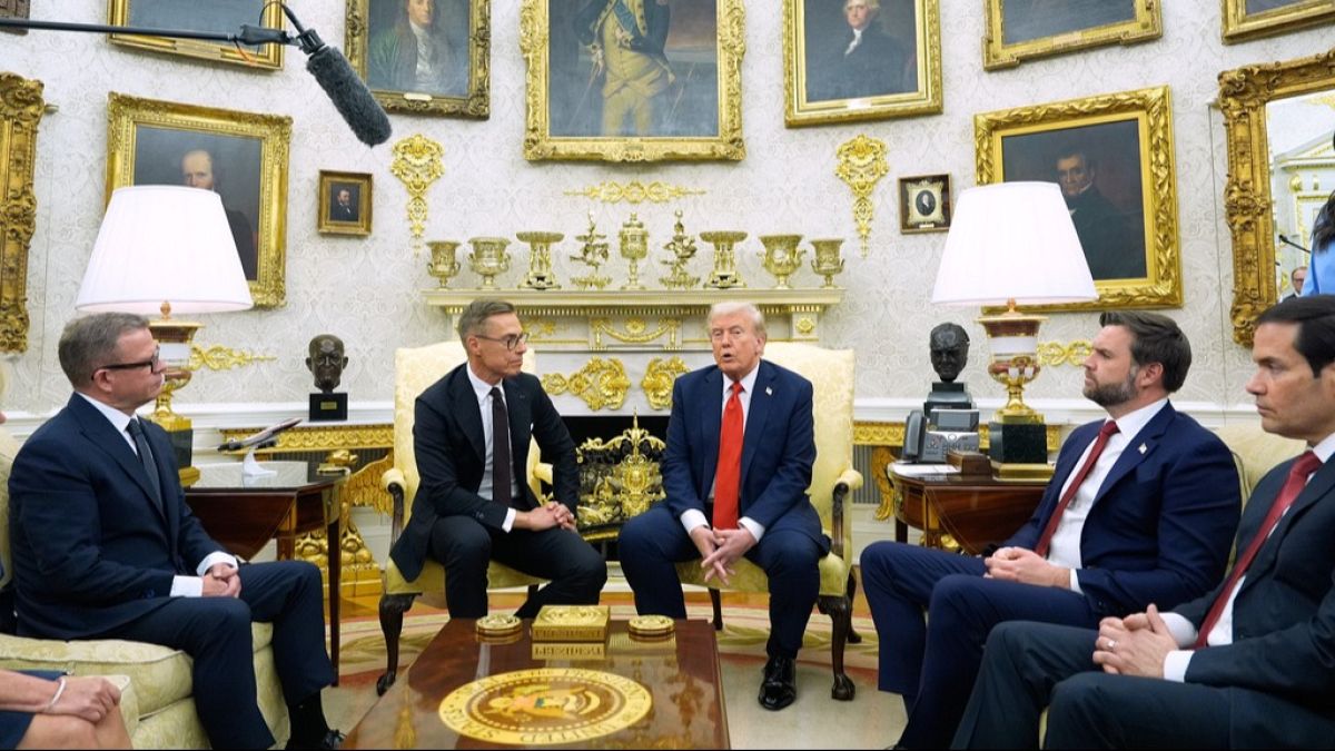 Trump droht damit, Spanien aus der NATO "rauszuwerfen"