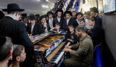 March Of The Million: Route 1 blocked, massive crowding at train stations