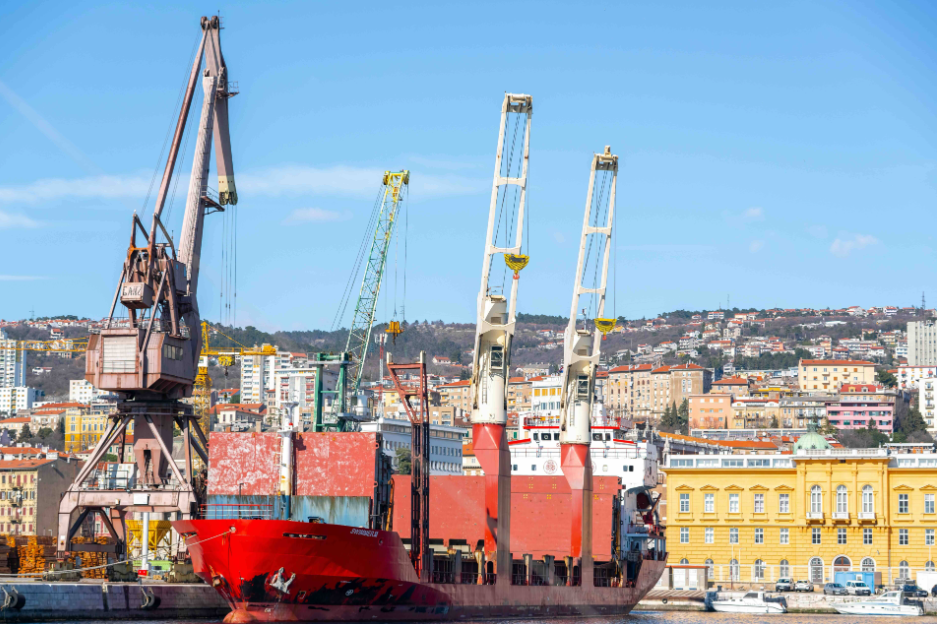 <p>The terminal plans to expand to 680 meters and more than one million TEUs.</p>