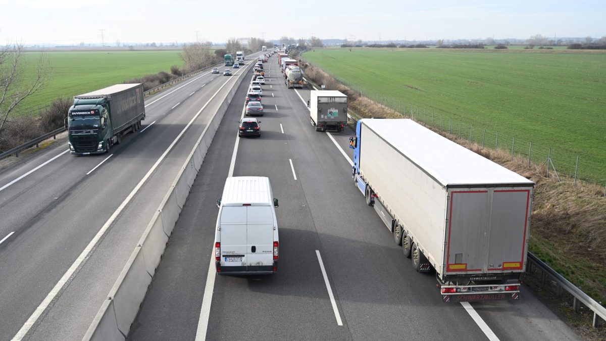 Kamióny by mohli na diaľniciach predbiehať
