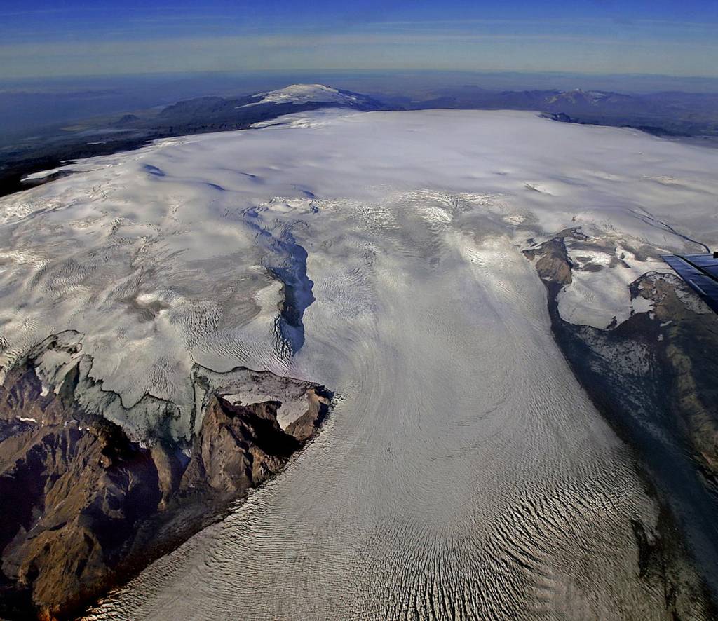 The volcano Katla lies beneath the Mýrdalsjökull glacier. Its last …