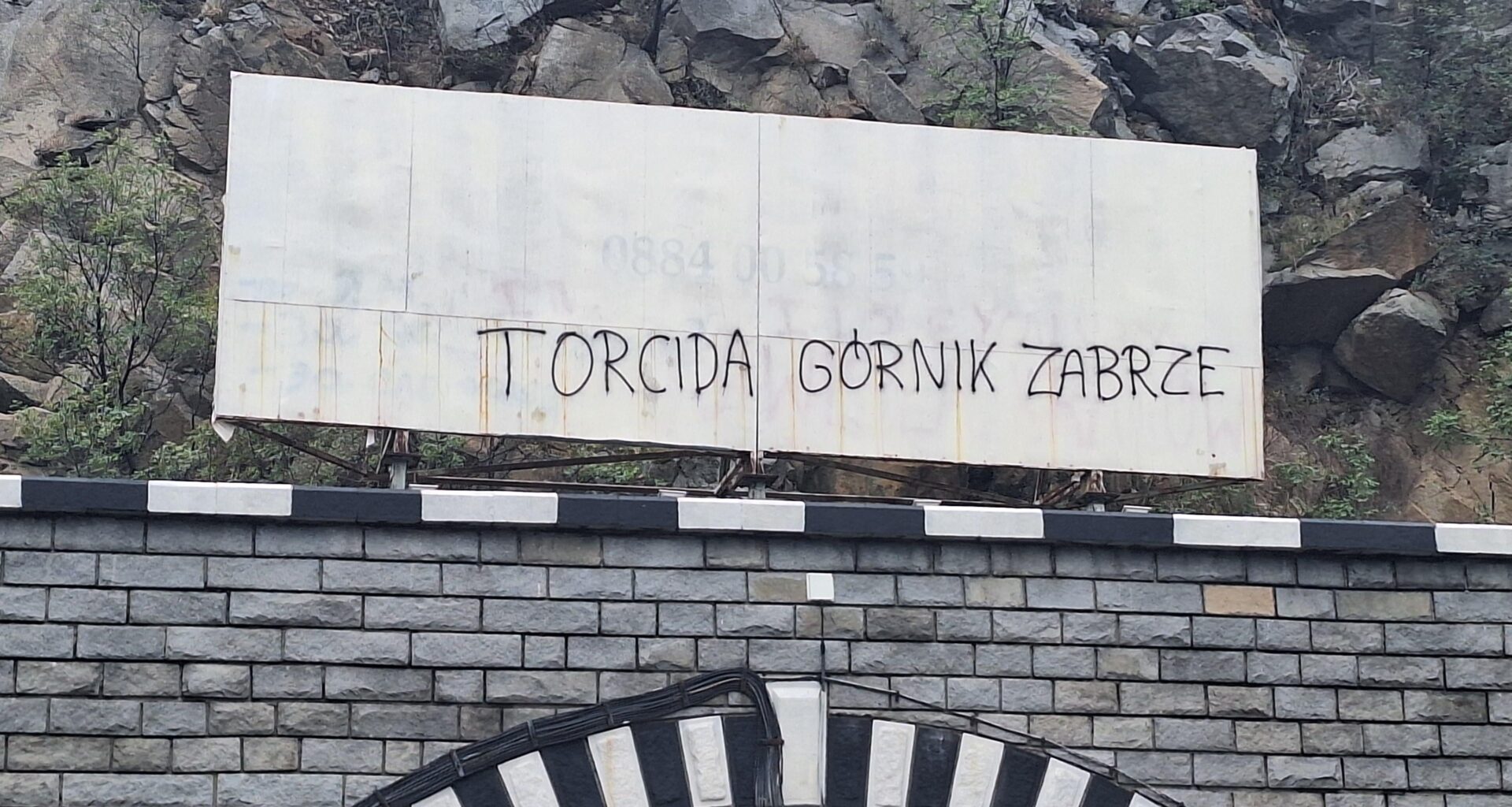 Pozdrawiam wspaniałych rodaków z wjazdu do tunelu na autostradzie w Bułgarii
