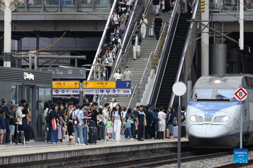 South Korea sees travel surge on first day of Chuseok holiday-Xinhua