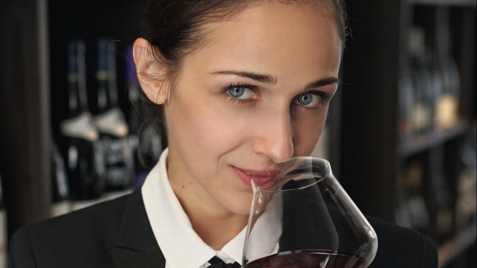 Născut în România -  Invitată: Iulia Scavo, somelieră și expertă în arta vinului, stabilită în Franța