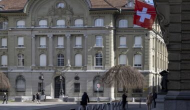 How protected is the Swiss National Bank compared with the US Federal Reserve?