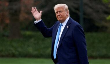 Trump administration to offer $2,500 for migrant teens