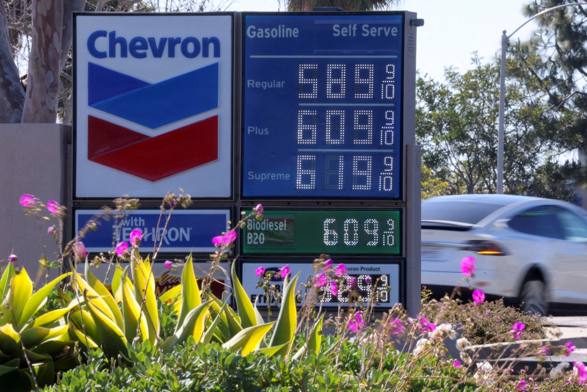 Higher gas prices expected after refinery fire in El Segundo