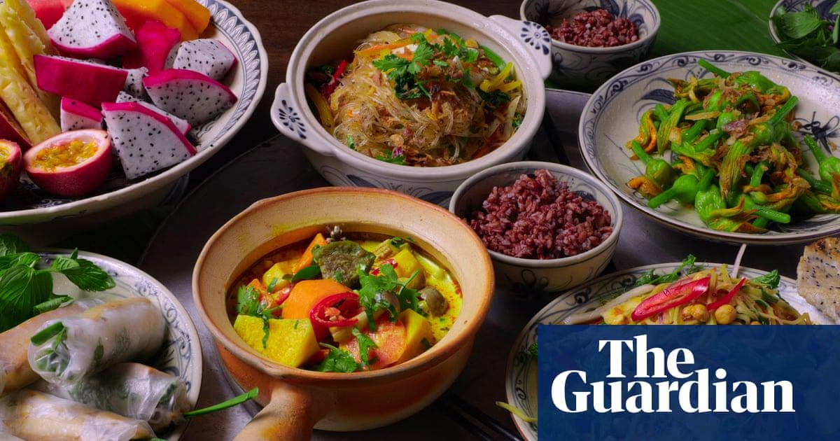 ‘Planetary Health Diet’ Could Save 40,000 Deaths a Day, Landmark Report Finds |   “What we put on our plates can save millions of lives, cut billions of tonnes of emissions, halt the loss of biodiversity, and create a fairer food system.”
– Johan Rockström, EAT-Lancet Commission