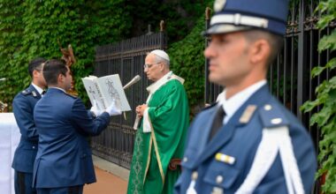 Pope tells Vatican Gendarmes to live their mission as witnesses of peace