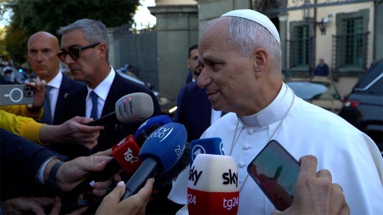 Il Papa risponde alle domande dei giornalisti a Castel Gandolfo