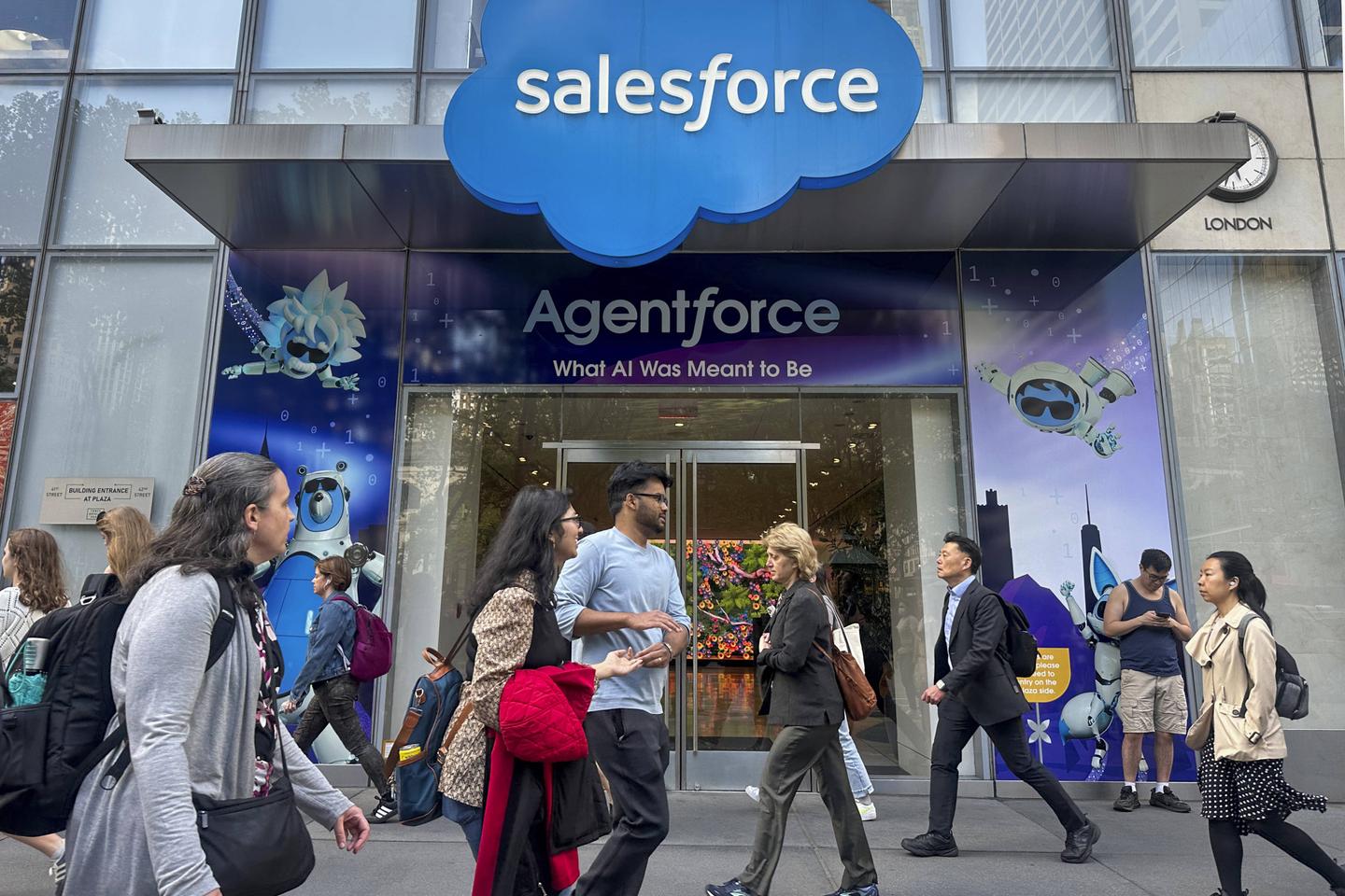 In the United States, AI is already upending the job market as predictions of a 'jobs apocalypse' multiply