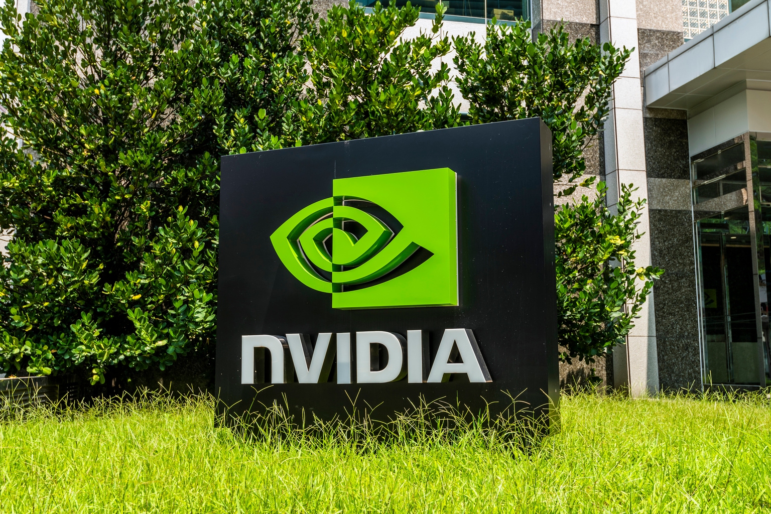 Wall Street Lunch: Nvidia CEO Huang Confirms Investment In Musk's xAI
