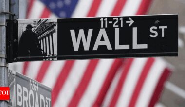 US markets today: S&P 500 and Dow hold near all-time highs; crude oil slips on Gaza ceasefire