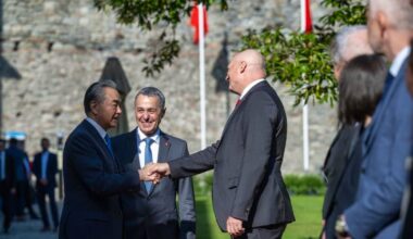 Schweiz – China: Bundesrat Cassis empfängt chinesischen Aussenminister im Tessin