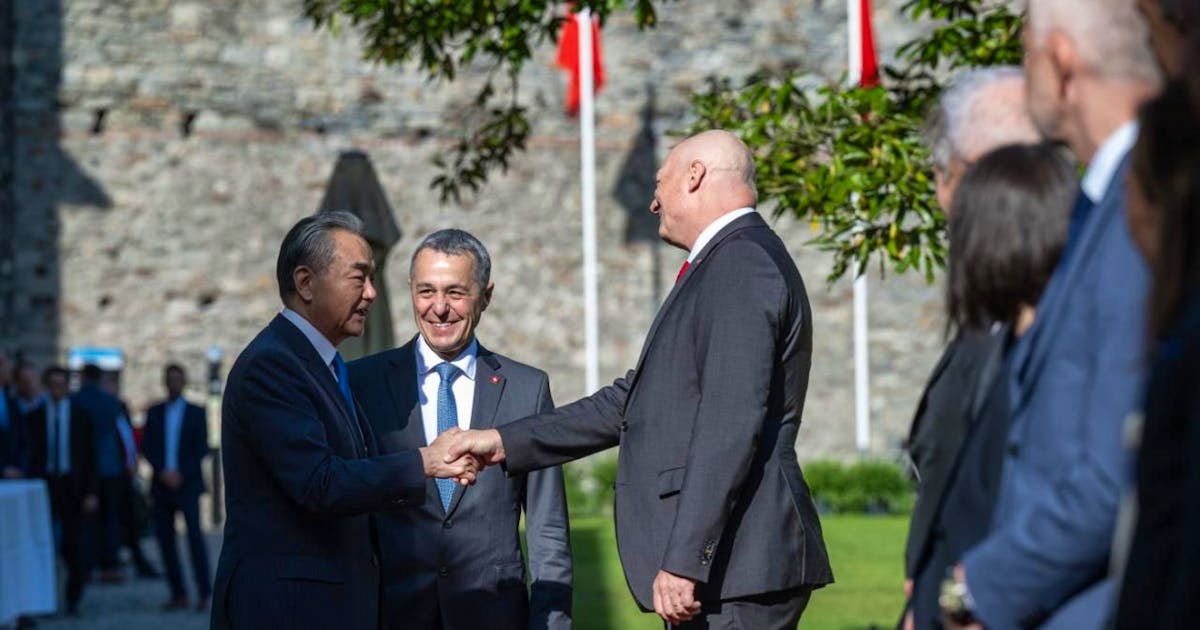 Schweiz – China: Bundesrat Cassis empfängt chinesischen Aussenminister im Tessin