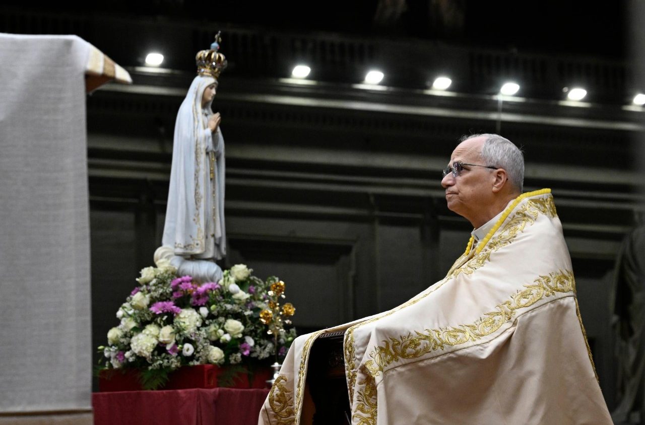 Pope leads the faithful in a Rosary for peace
