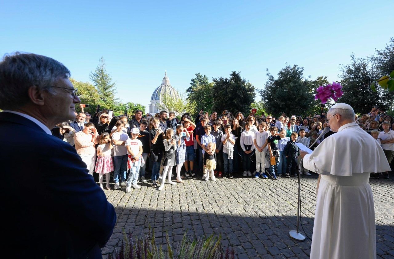 Pope to Vatican communicators: 'Our prayer makes the difference'