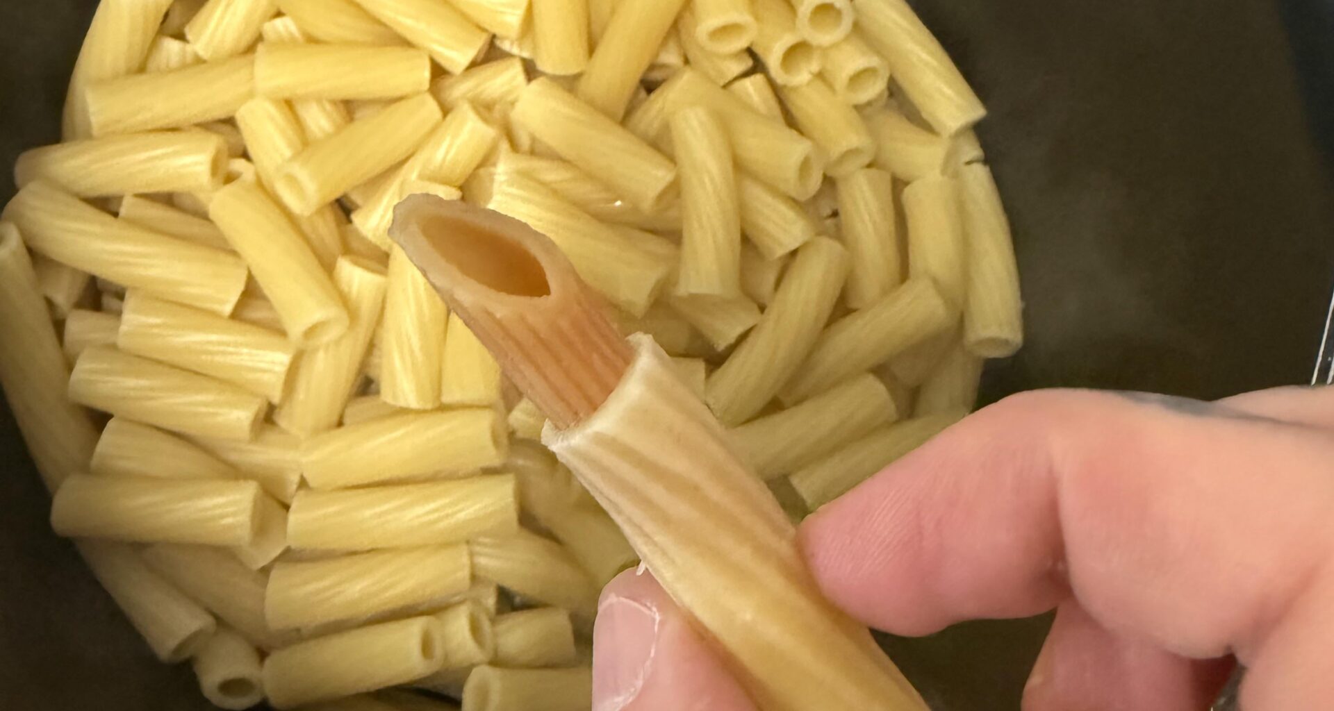 Just cooked a bag of rigatoni, found one hiding a piece of brown penne inside. Absolutely blown my mind, I’m easily amused