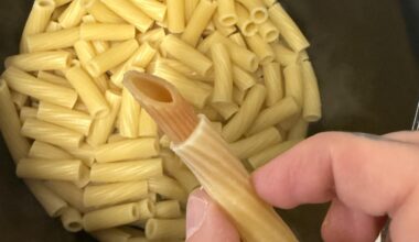 Just cooked a bag of rigatoni, found one hiding a piece of brown penne inside. Absolutely blown my mind, I’m easily amused