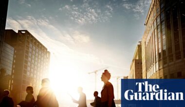 UK labour market shows signs of stabilising after job losses | Economics