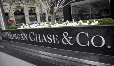 JPMorgan gets Wall Street lift, warns of economy