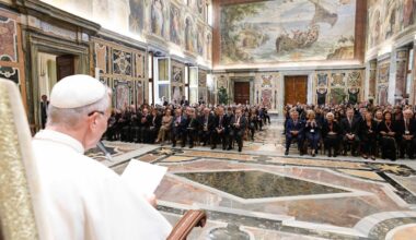 Pope: Vatican diplomacy a way to let Christ shine forth in humility