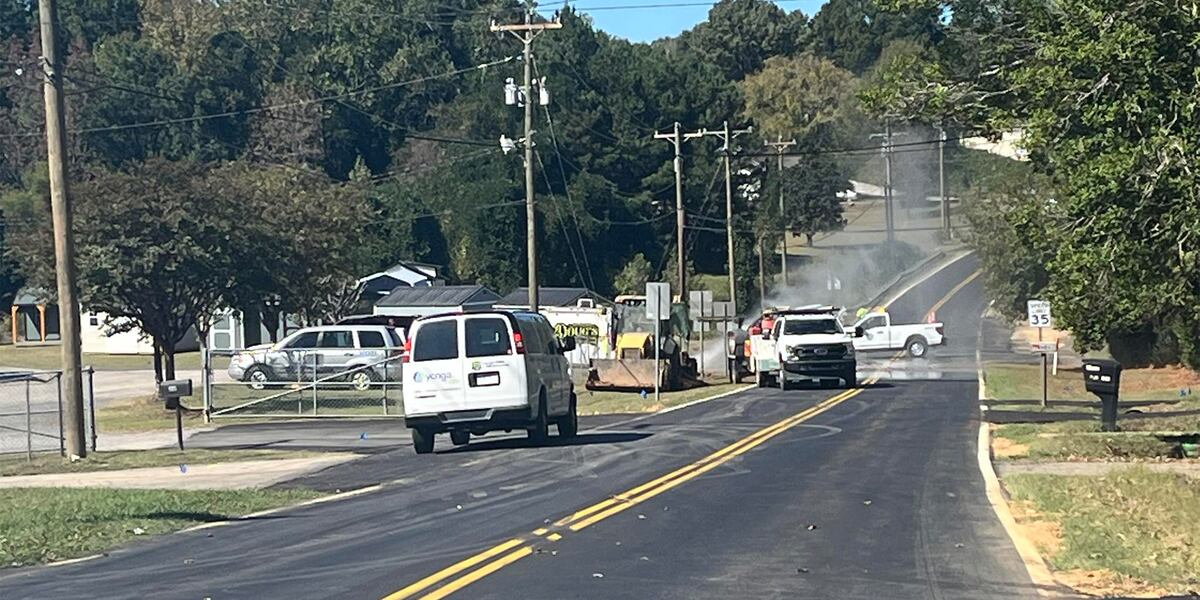 Gas leak shuts down busy road in York County