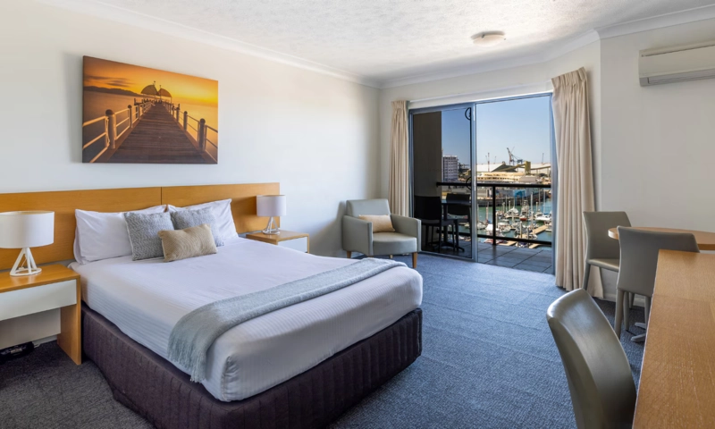 A Mainstay Suites guestroom