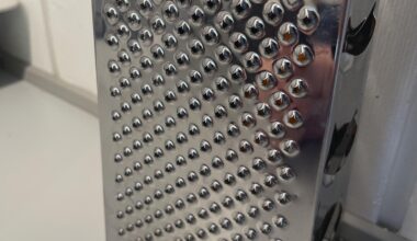 Hvad bruger man denne side af rivejernet til?