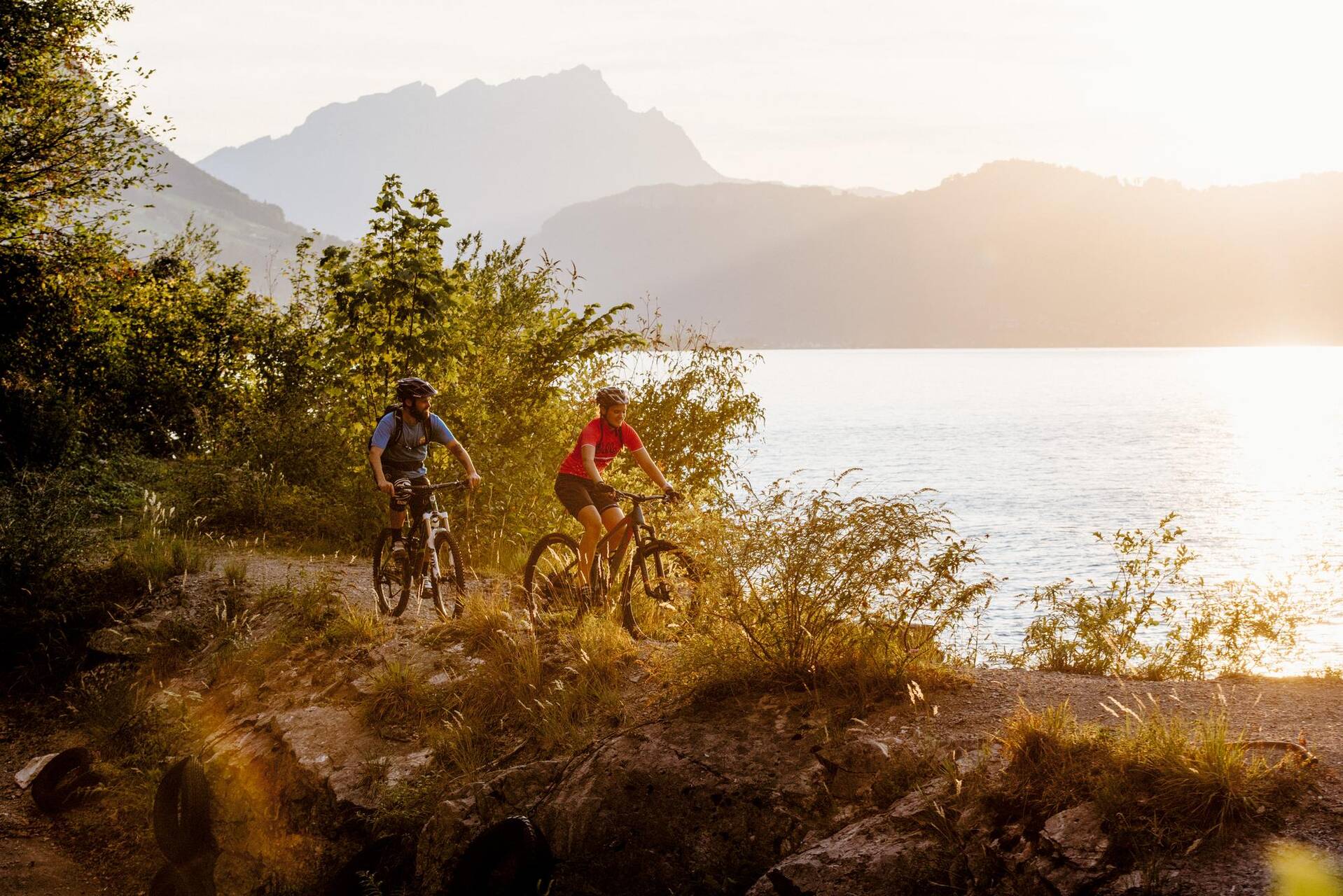 Plus de 12 000 kilomètres d’itinéraires cyclables balisés traversent le Plateau, les zones riveraines et les vallées. — © Silvano Zeiter/Suisse Tourisme
