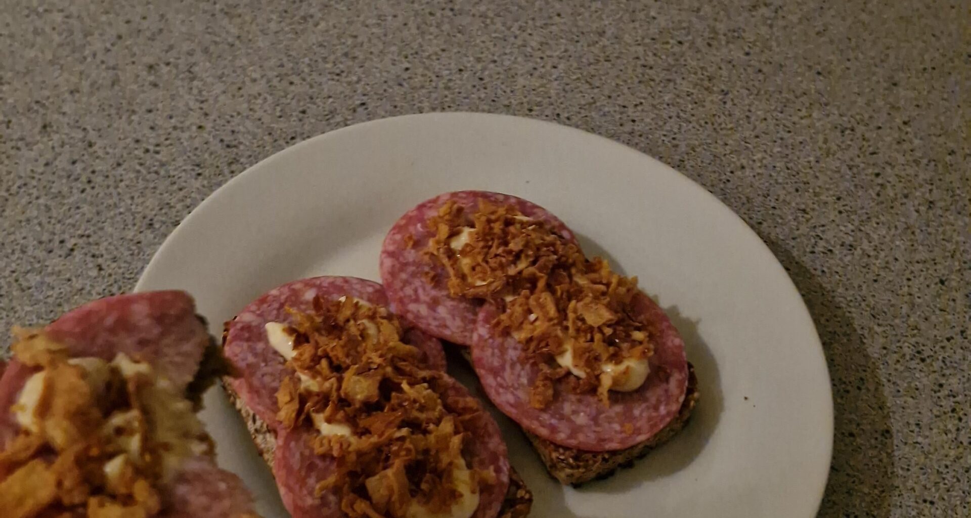 Så er der en lille overraskelse til ganen 23:22