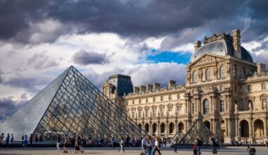 Raubüberfall im Louvre: Diebe stehlen Schmuck von Napoleon