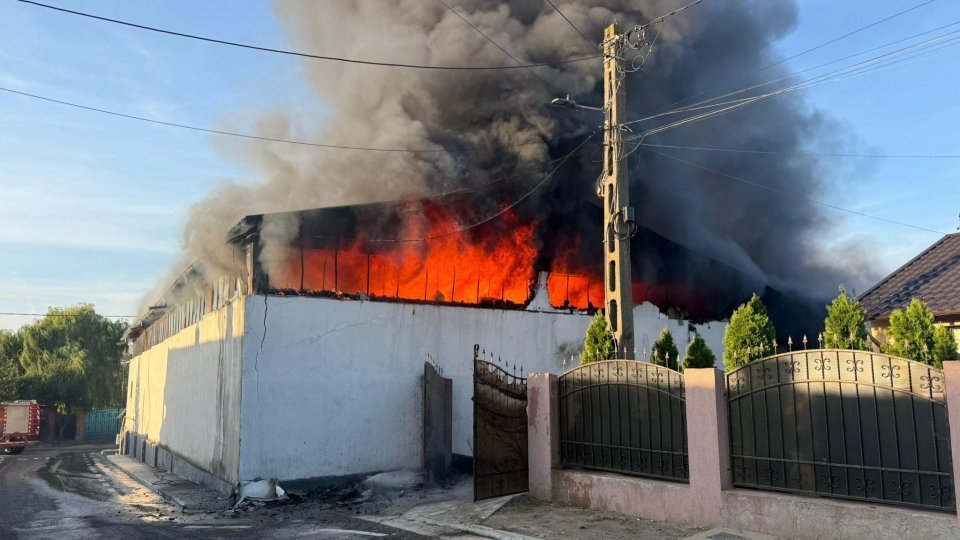 Incendiu la o hală de uscare a cerealor din Botoșani