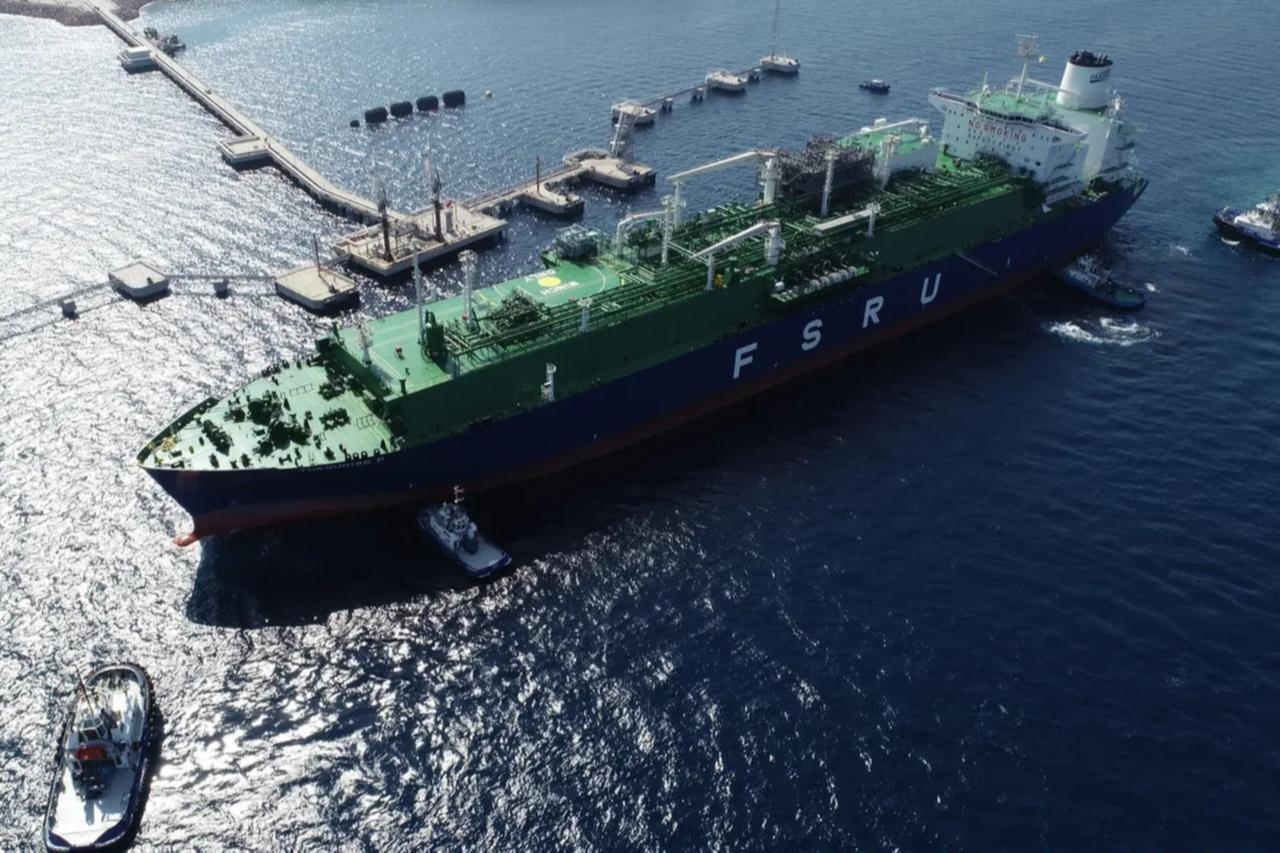 Photo of the Turkish Floating Storage and Regasification Unit. (Photo via Marine Traffic )