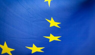 La Suisse et l’UE signent un accord élargissant leur coopération en matière d’échange d’informations fiscales
