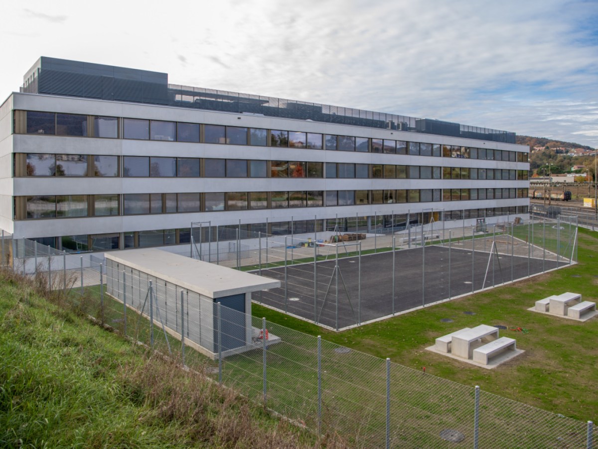 Swiss government to restrict travel for asylum seekers except Ukrainians