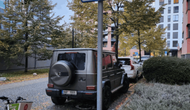 Motoristé sobě a jejich parkování