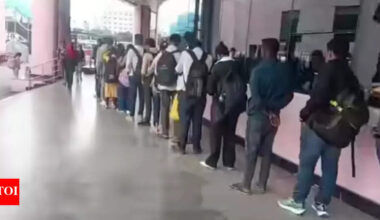 Bengaluru’s entry points choke as migrant population returns from holidays | Bengaluru News